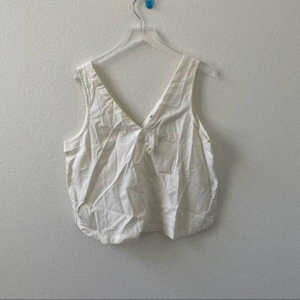 Madewell (Re)sponsible V-Neck Button-Back Sleeveless Top in Lighthouse - Picture 5 of 9